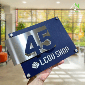 BIỂN SỐ NHÀ DECOR mẫu Lego Shop, Nền Inox 304 xước bạc + Mica Xanh Navy, Nội dung nổi