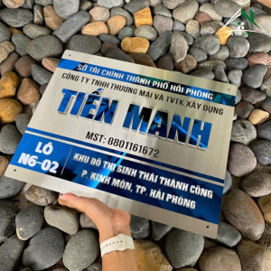 Biển Tên Công Ty Inox Xước Bạc – Chữ Nổi 3D Cao Cấp – Thiết Kế Theo Nhận Diện Doanh Nghiệp
